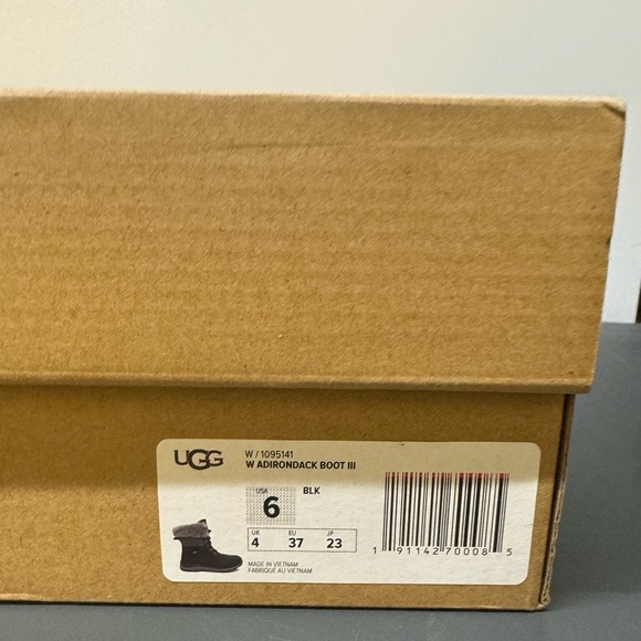 UGG ADIRONDACK BOOT III BLACK/GRAY SIZE 6 NIB WOMANS - Picture 5 of 5